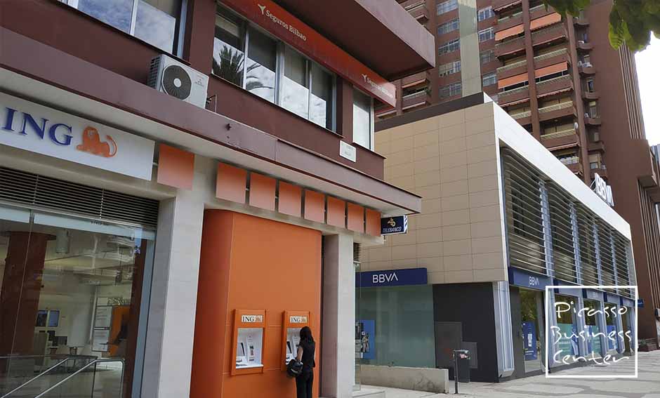 ING Bank, CaixaBank, BBVA, Abanca, Seguros Bilbao, Unicaja, Caixa de Poupança Rural de Granada, Ges Seguros, Aegon Seguros, Consulado do Equador, Juan Rojano Trujillo Advogados, Villanueva Conselheiros, M+C Consultores, Jiménez Conselheiros e Consultores, Acessoria Villasclaras, Procusan Imobiliária